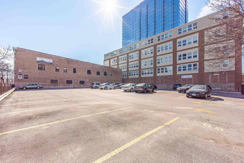 Mccormick Place 2Br Stylish Suite With Optional Parking And Gym For Up To 8 Guests Near Soldier Field And Grant Park Chicago Eksteriør bilde