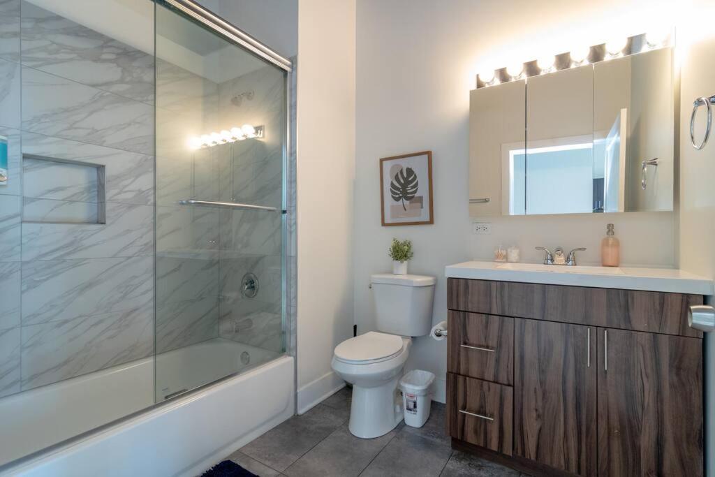 Mccormick Place 2Br Stylish Suite With Optional Parking And Gym For Up To 8 Guests Near Soldier Field And Grant Park Chicago Eksteriør bilde